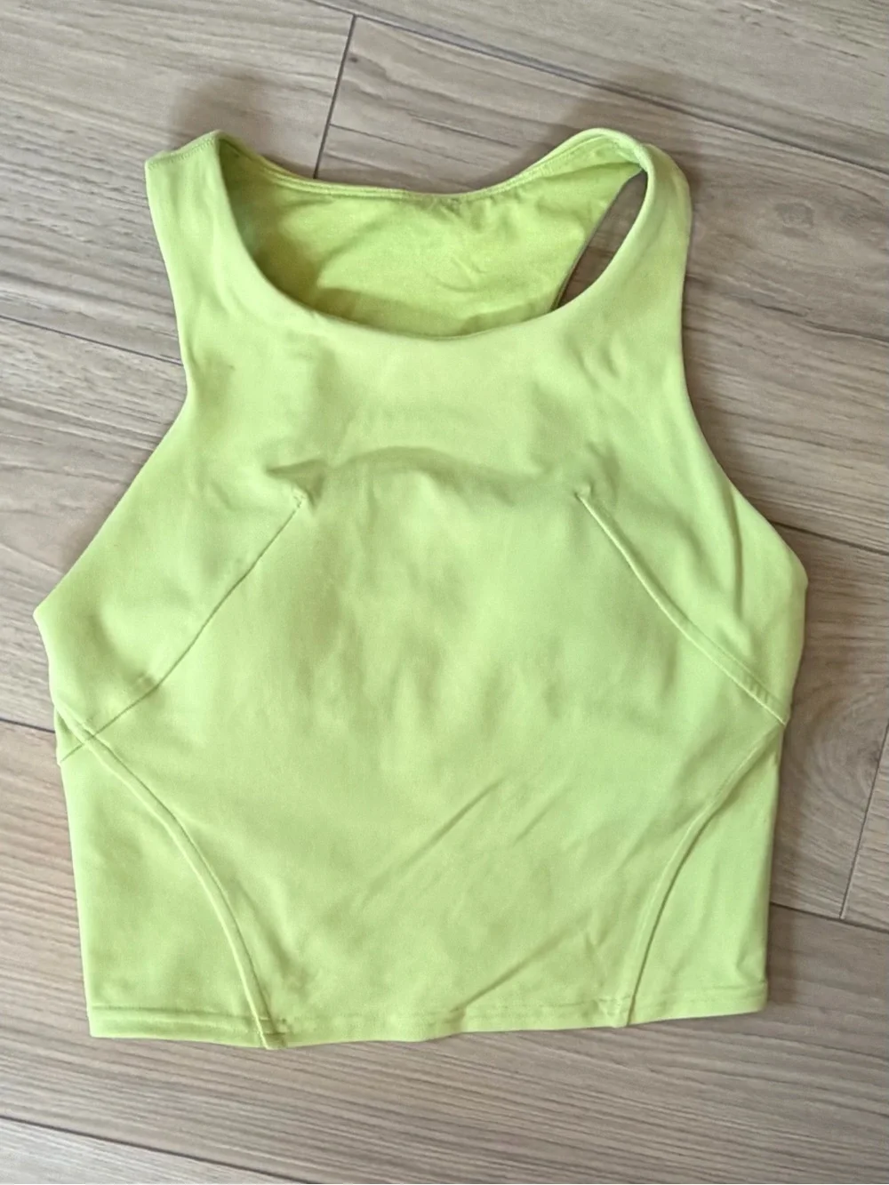 Lululemon Invigorate Train Tank Everlux Sz 2 W/Pads Wasabi